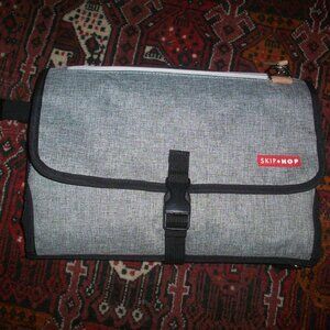 Skip Hop Pronto Baby Portable Changing Station & Diaper Changing Pad Essential